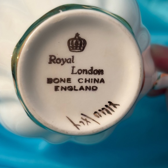 Vintage Royal London Purple Floral Bone China Teacup - Picture 14 of 14